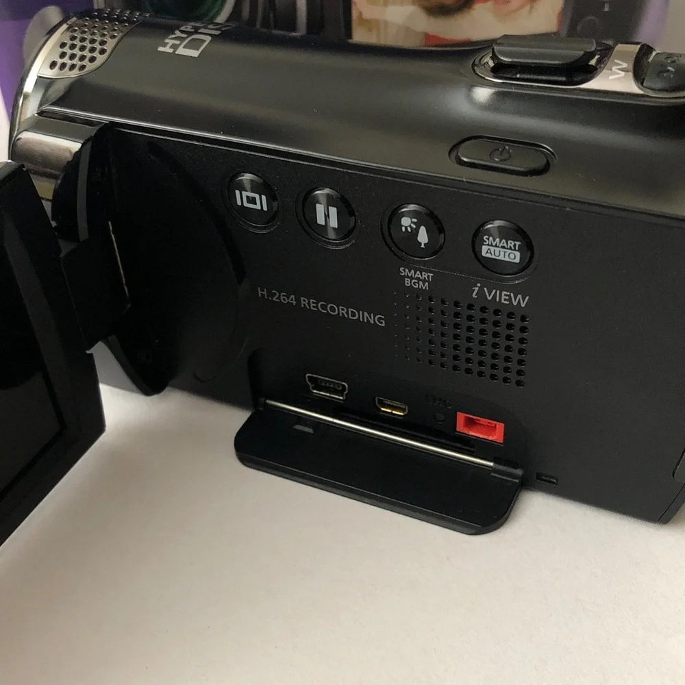 Samsung SMX-F50BN/XAA, Black Flash Memory SD Camcorder with 65x Zoom - Used